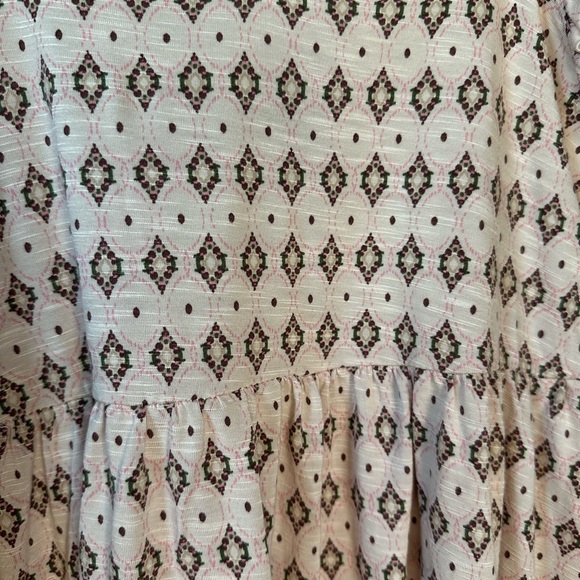 Torrid Cream and Black Geometric Blouse - Picture 5 of 5